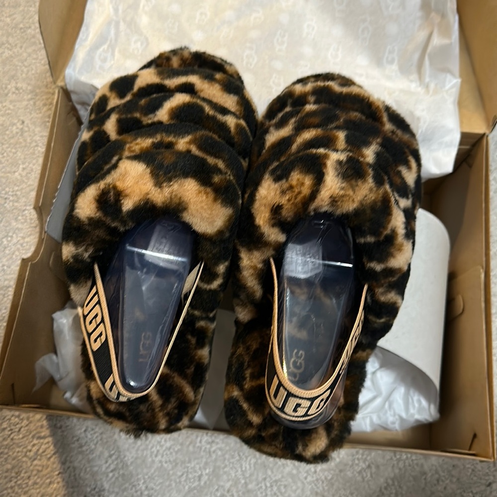 Comfy ugg sandals